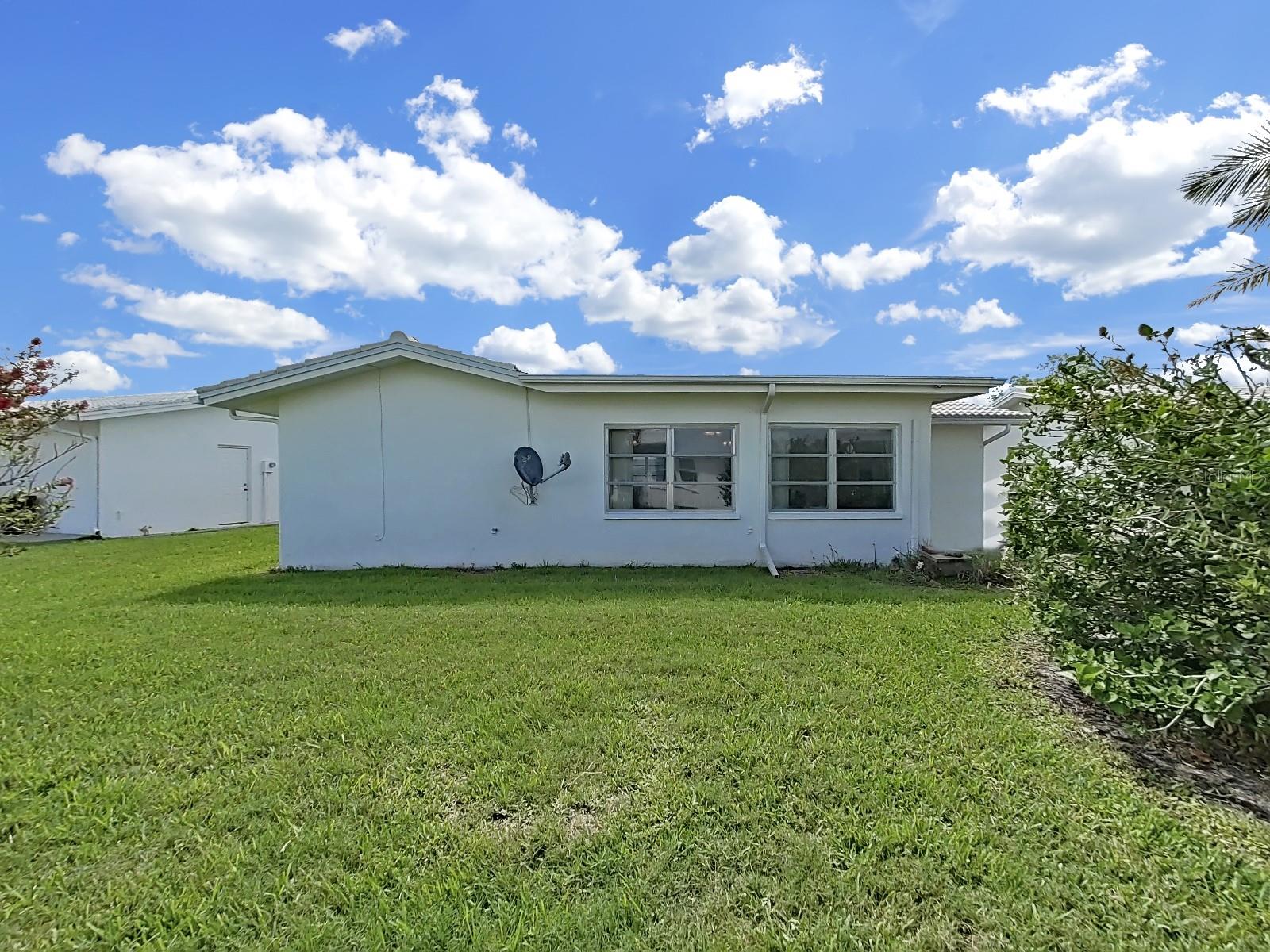 Listing photo id 31 for 3515 100th Terrace N