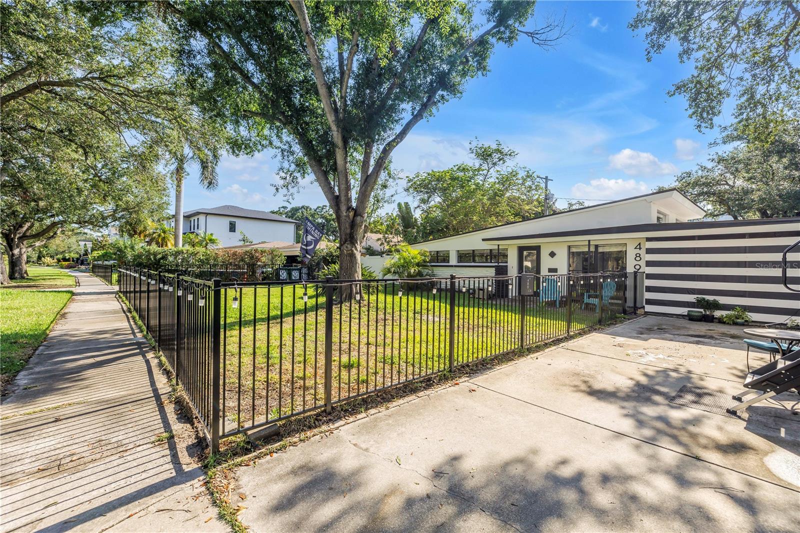 Image 30 of 44 For 489 Davis Boulevard