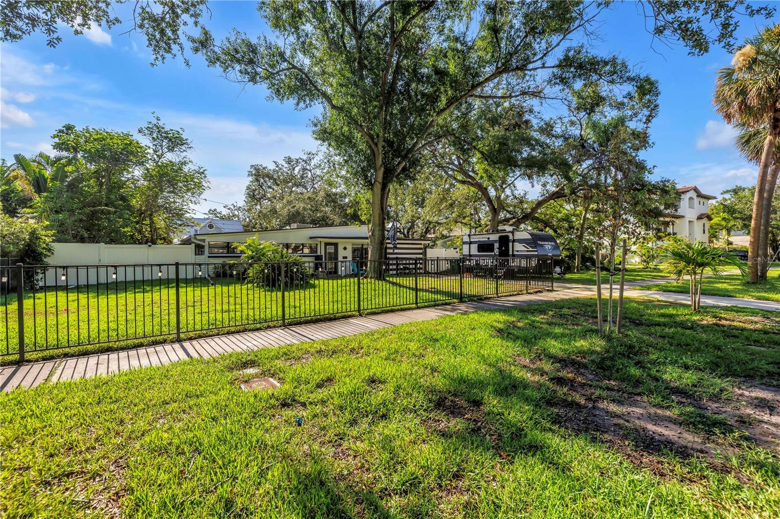 Image 33 of 44 For 489 Davis Boulevard