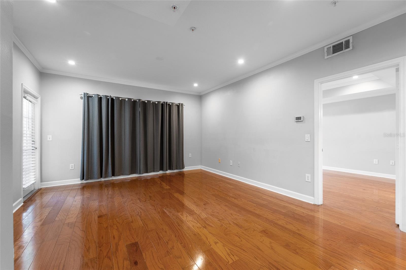 Image 11 of 32 For 800 Dakota Avenue 307