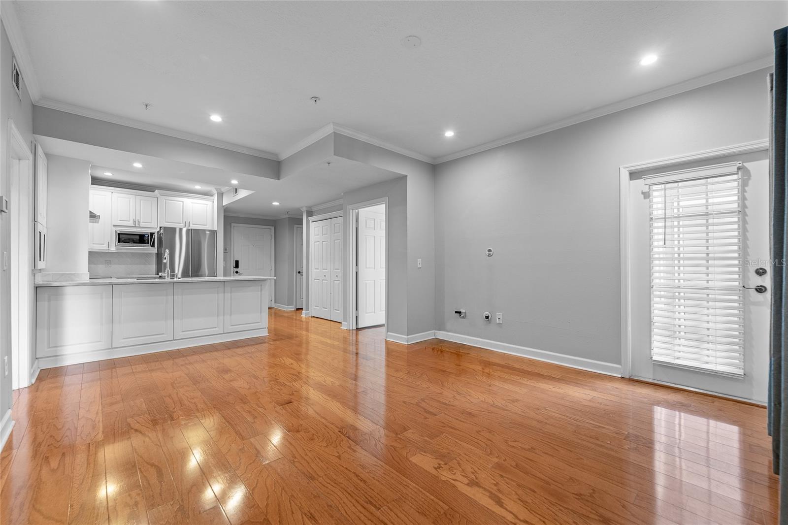 Image 13 of 32 For 800 Dakota Avenue 307