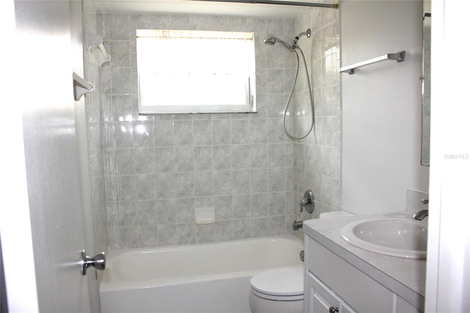 Image 15 of 25 For 10241 Regency Park Boulevard