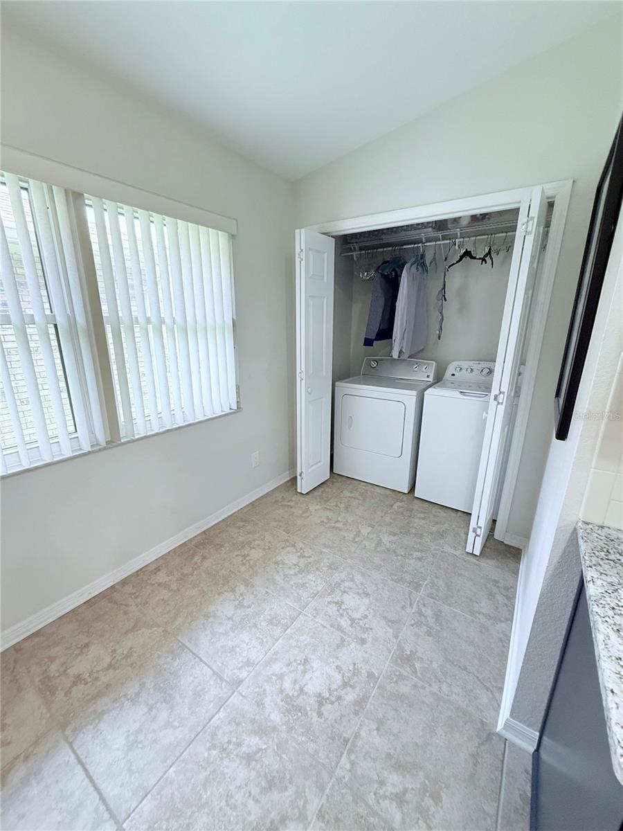 Image 12 of 81 For 663 Jamaica Circle