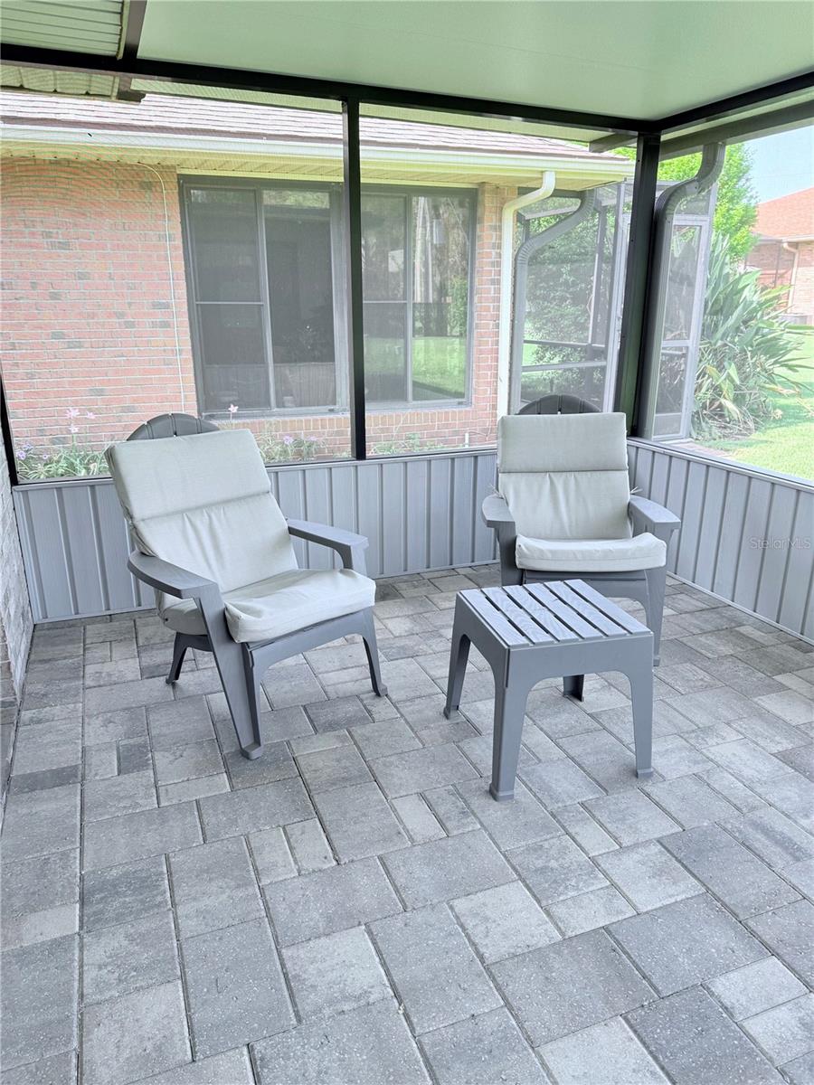 Image 15 of 81 For 663 Jamaica Circle