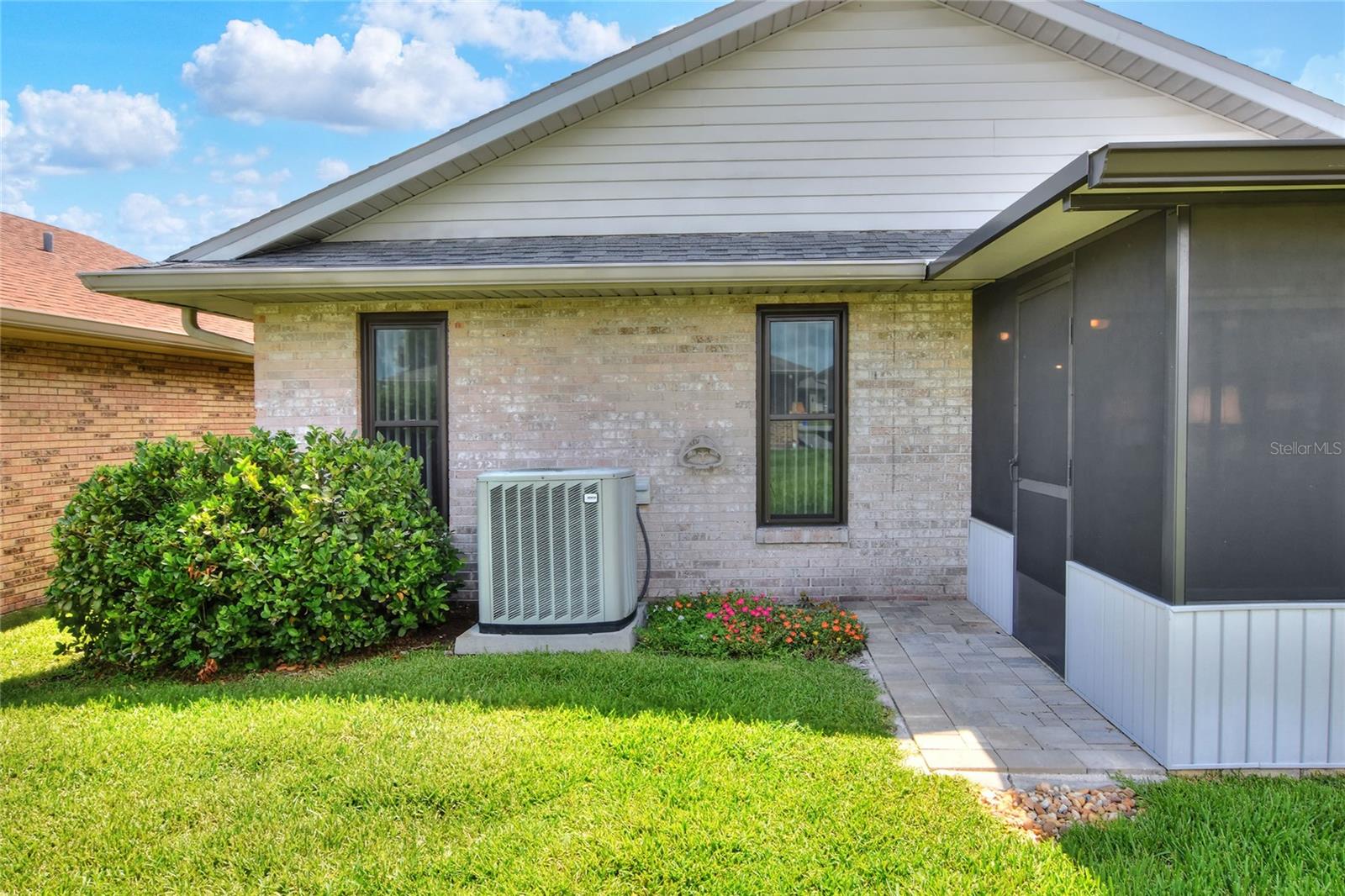 Image 32 of 81 For 663 Jamaica Circle