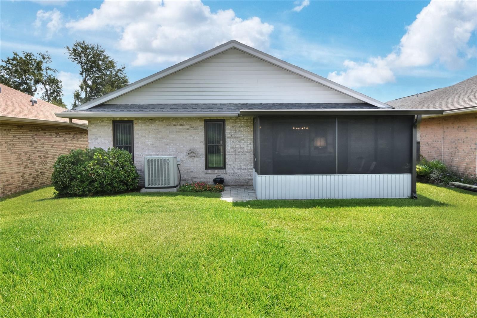 Image 33 of 81 For 663 Jamaica Circle