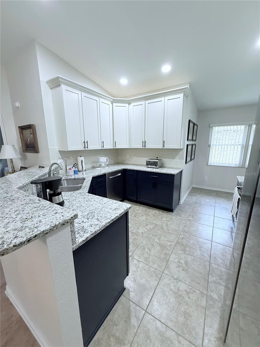 Image 6 of 81 For 663 Jamaica Circle