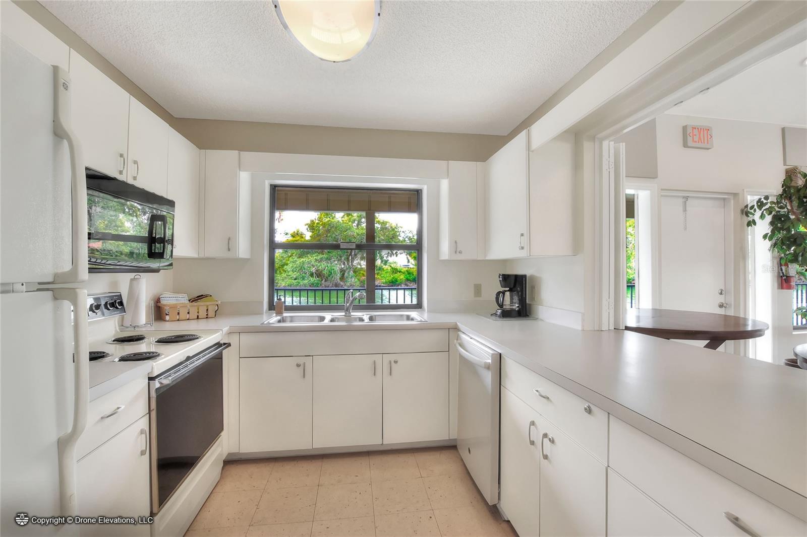 Image 67 of 81 For 663 Jamaica Circle