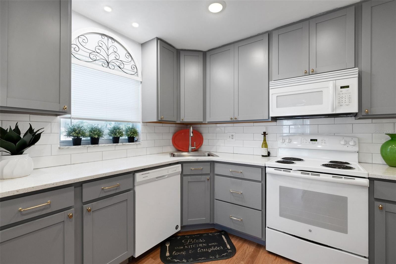 Image 15 of 35 For 221 Fernwood Circle 221
