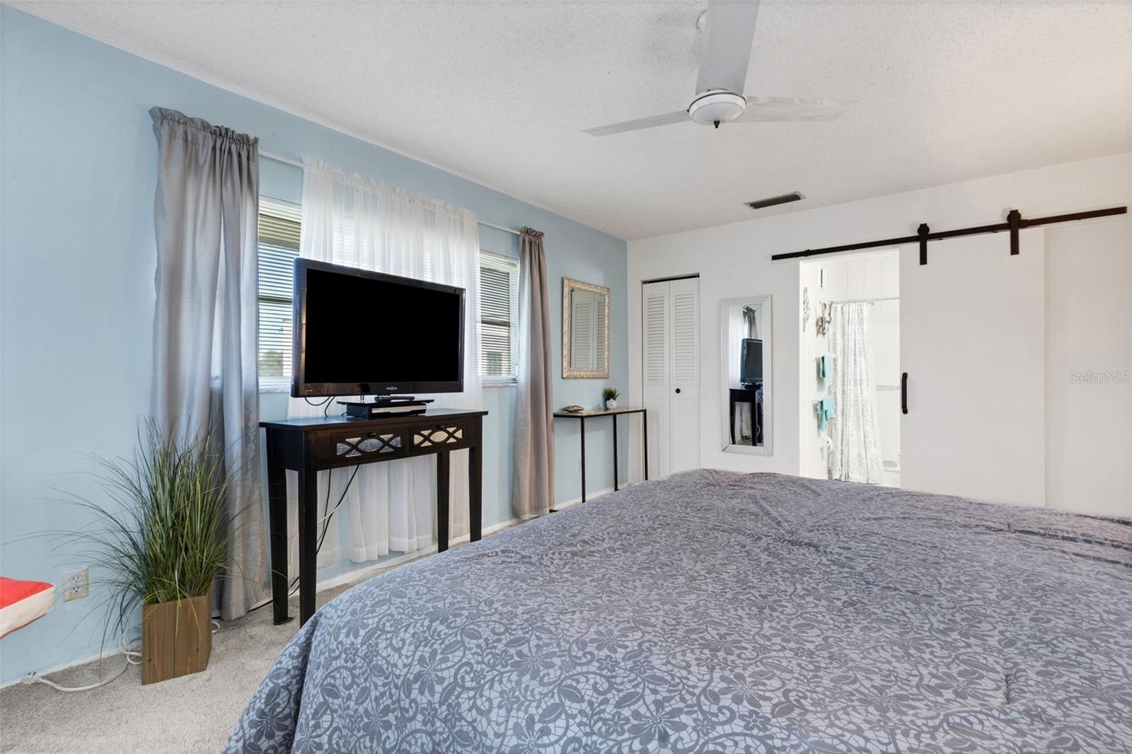 Image 23 of 35 For 221 Fernwood Circle 221