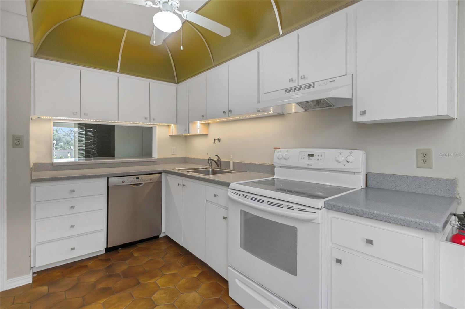 Image 4 of 57 For 1200 Shore Drive Ne 205
