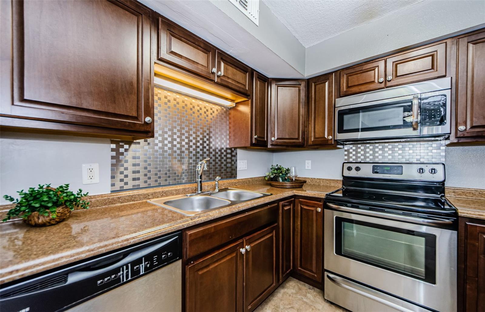 Image 14 of 68 For 2690 Coral Landings Boulevard 122