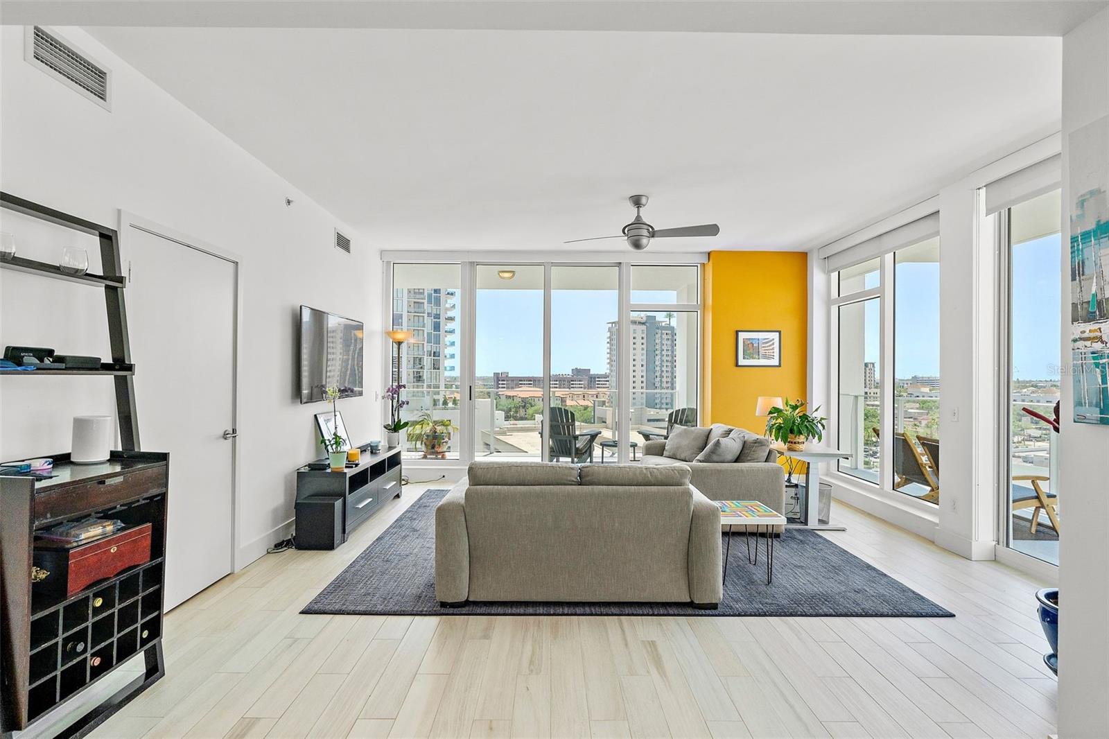 Image 3 of 28 For 175 1st Street S 1003