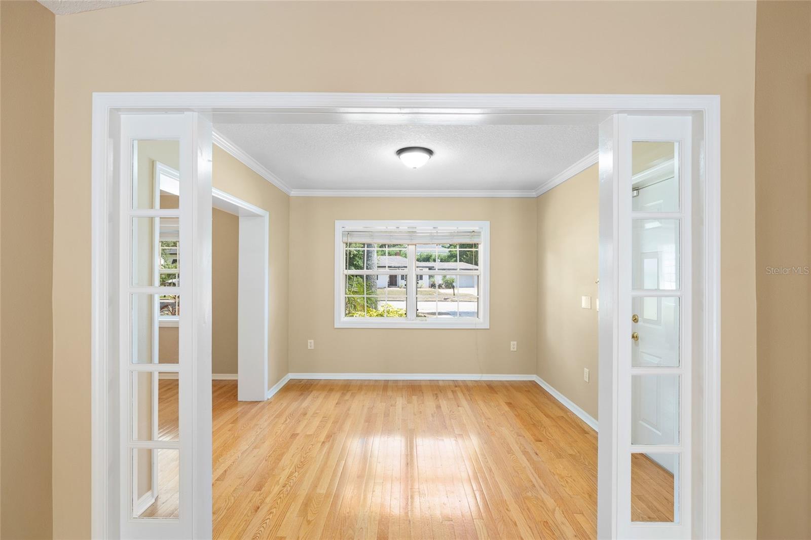 Listing photo id 8 for 3907 Azeele Street