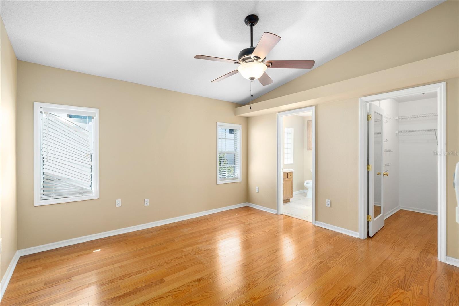 Listing photo id 14 for 3907 Azeele Street