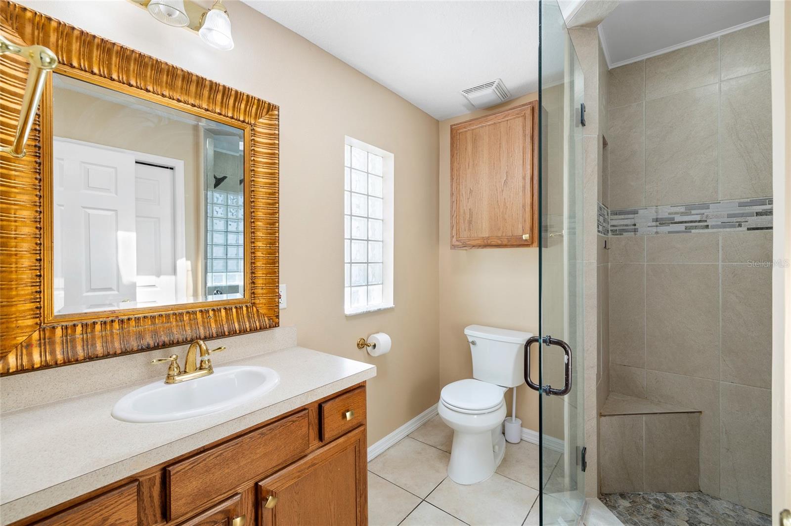 Listing photo id 16 for 3907 Azeele Street