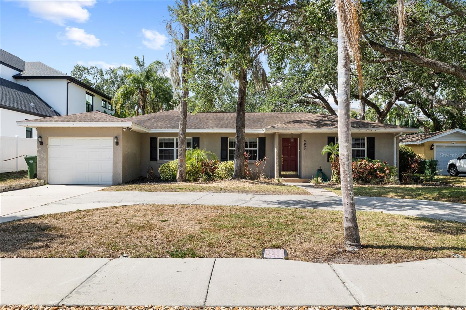 Listing photo id 0 for 3907 Azeele Street