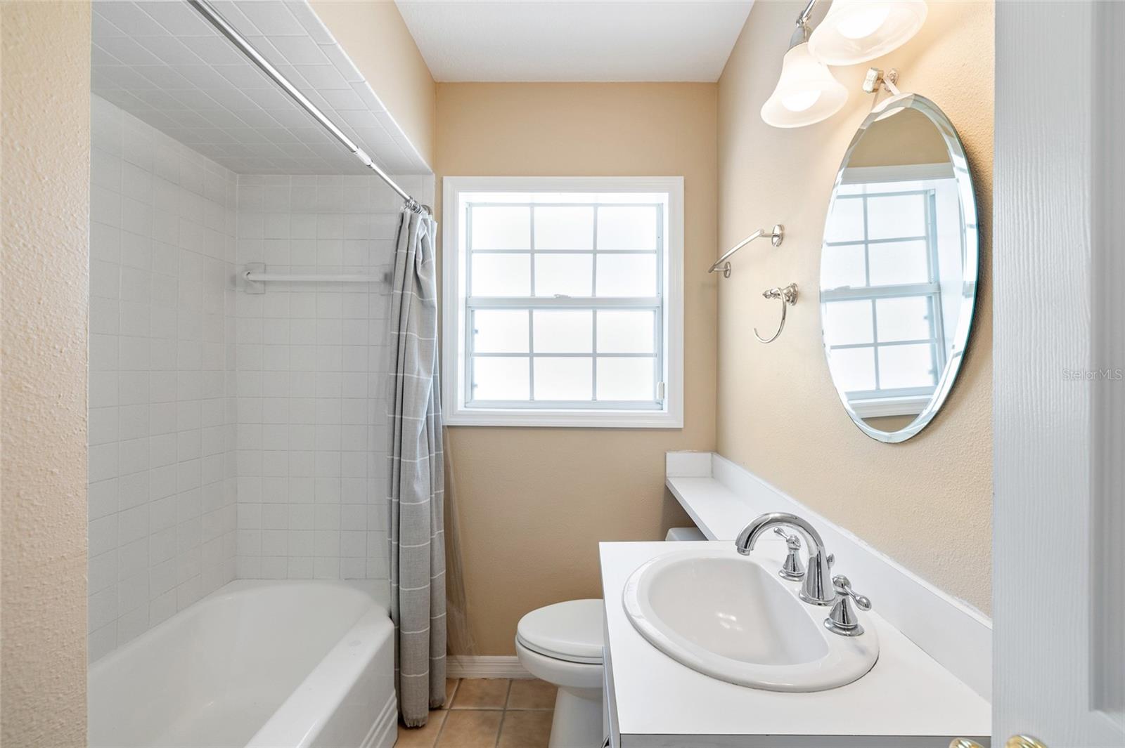 Listing photo id 20 for 3907 Azeele Street