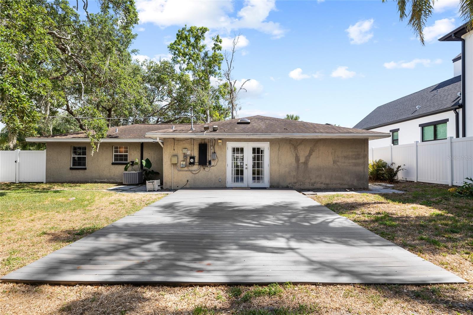 Listing photo id 23 for 3907 Azeele Street