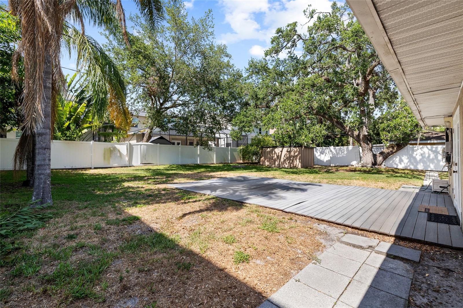 Listing photo id 24 for 3907 Azeele Street