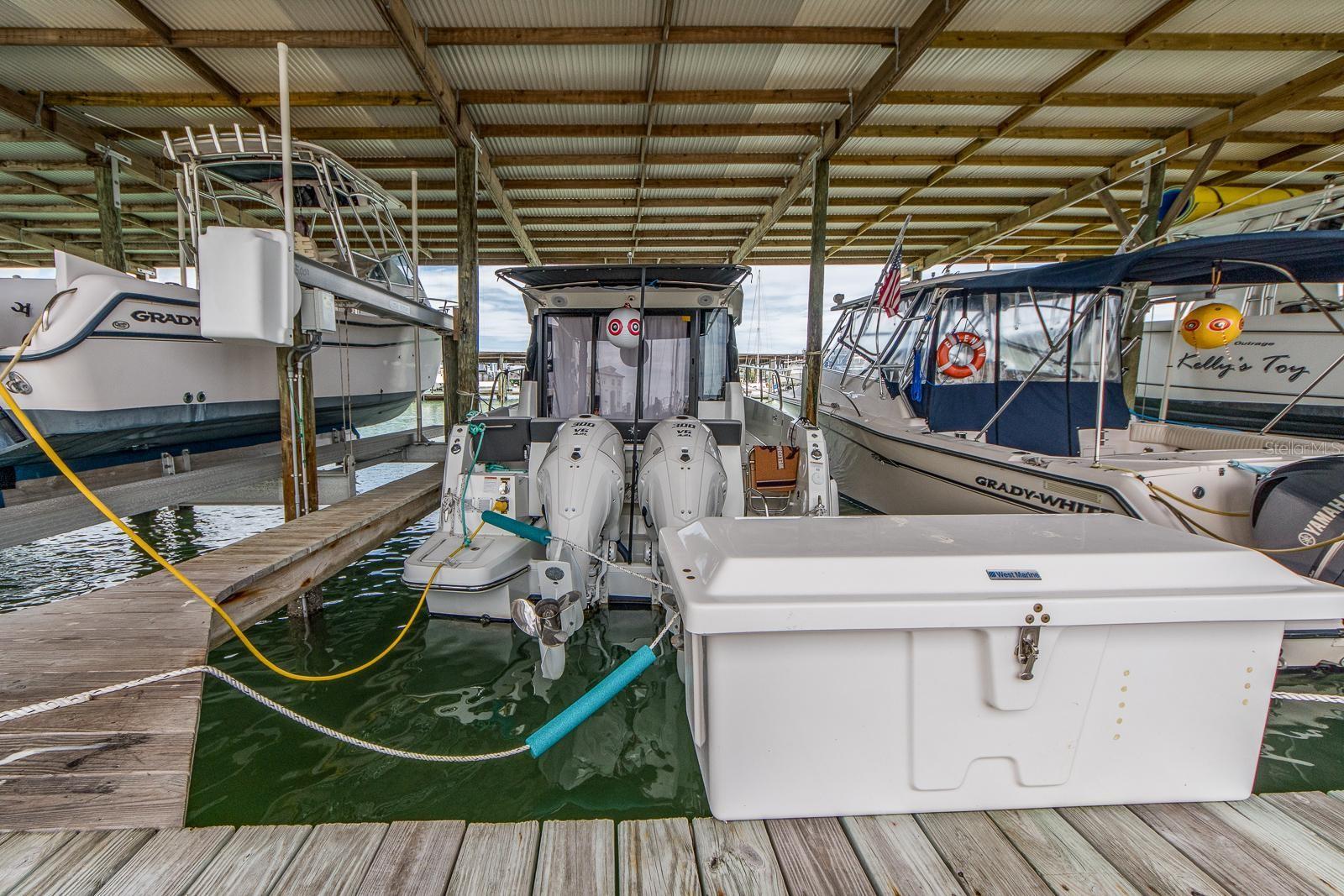 Listing photo id 5 for 200 Windward Passage 66