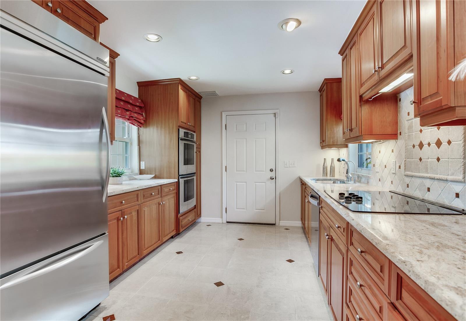 Image 37 of 84 For 4901 Estrella Street