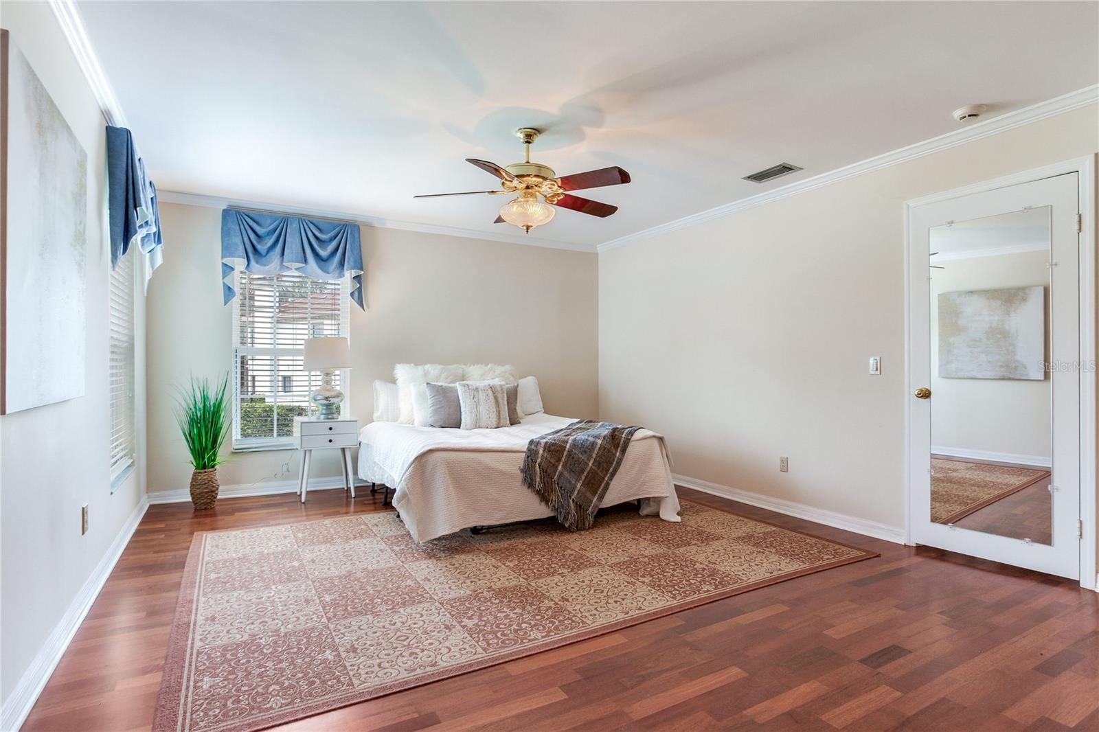 Image 49 of 84 For 4901 Estrella Street