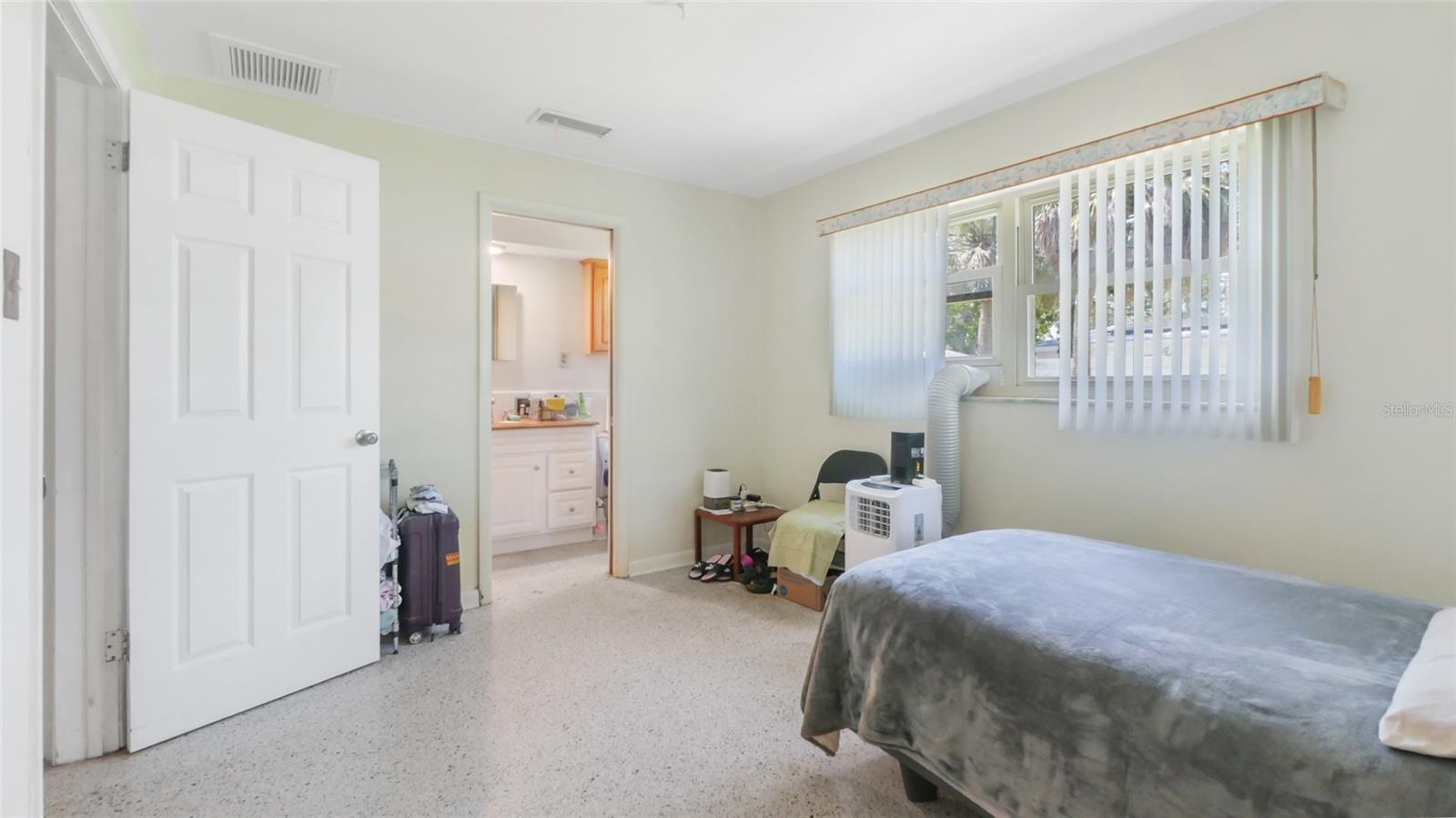 Image 11 of 25 For 4720 Coronado Way S