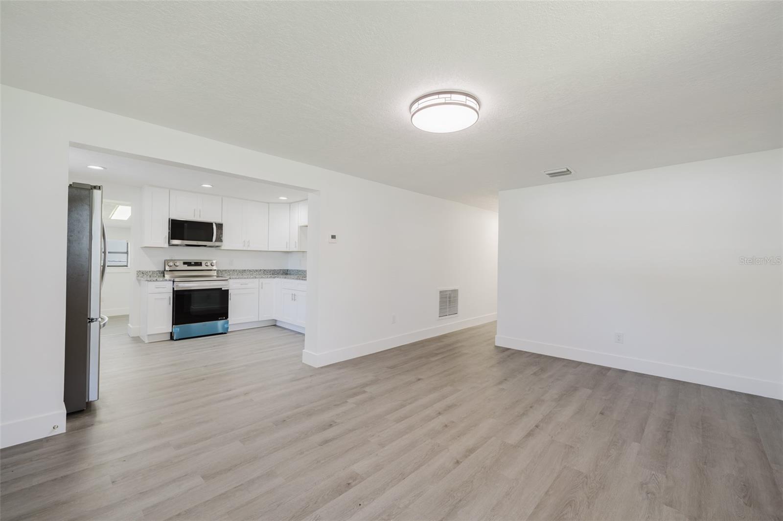 Image 3 of 32 For 7516 Obrien Street