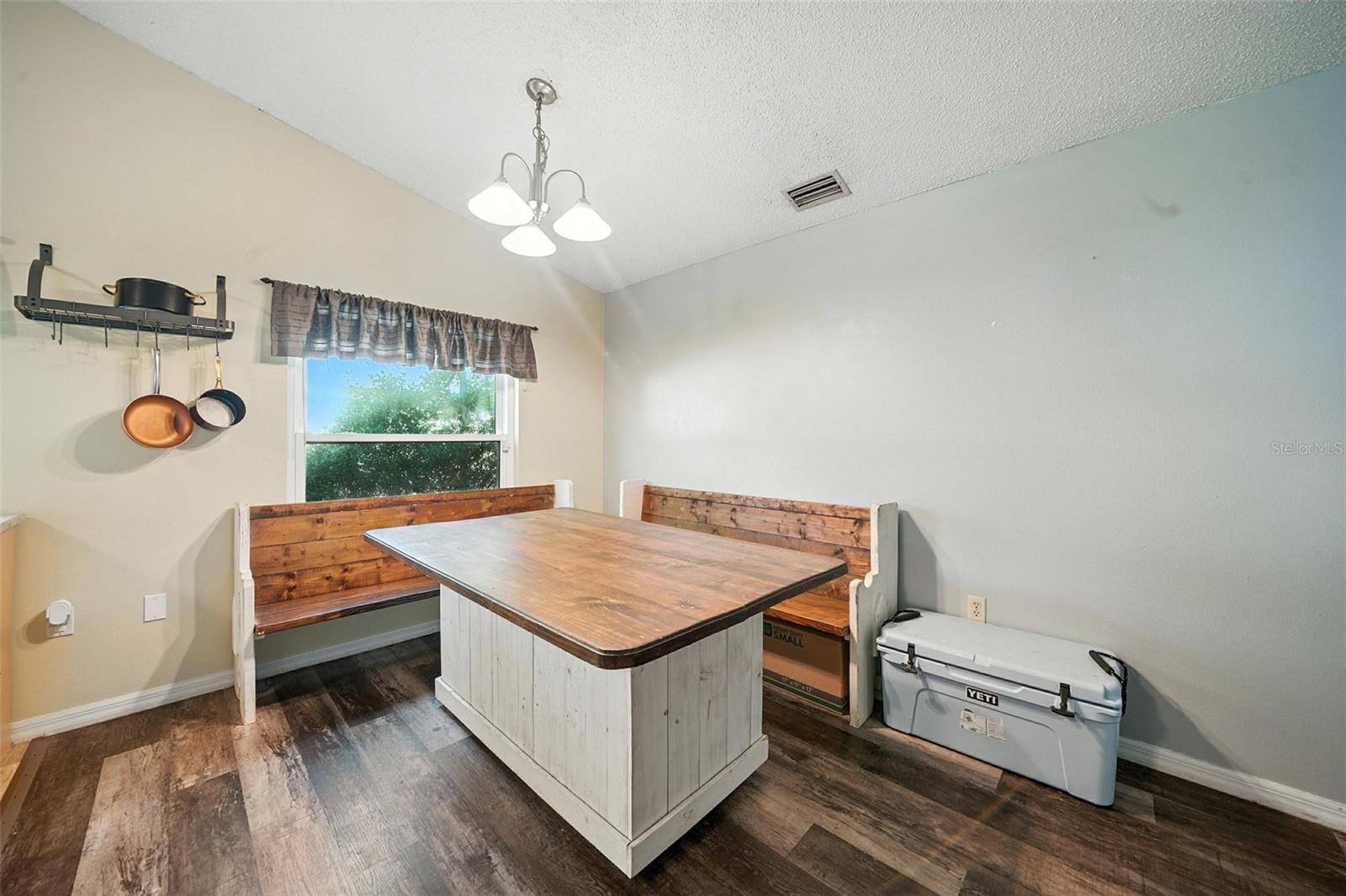 Listing photo id 13 for 22422 Stillwood Drive