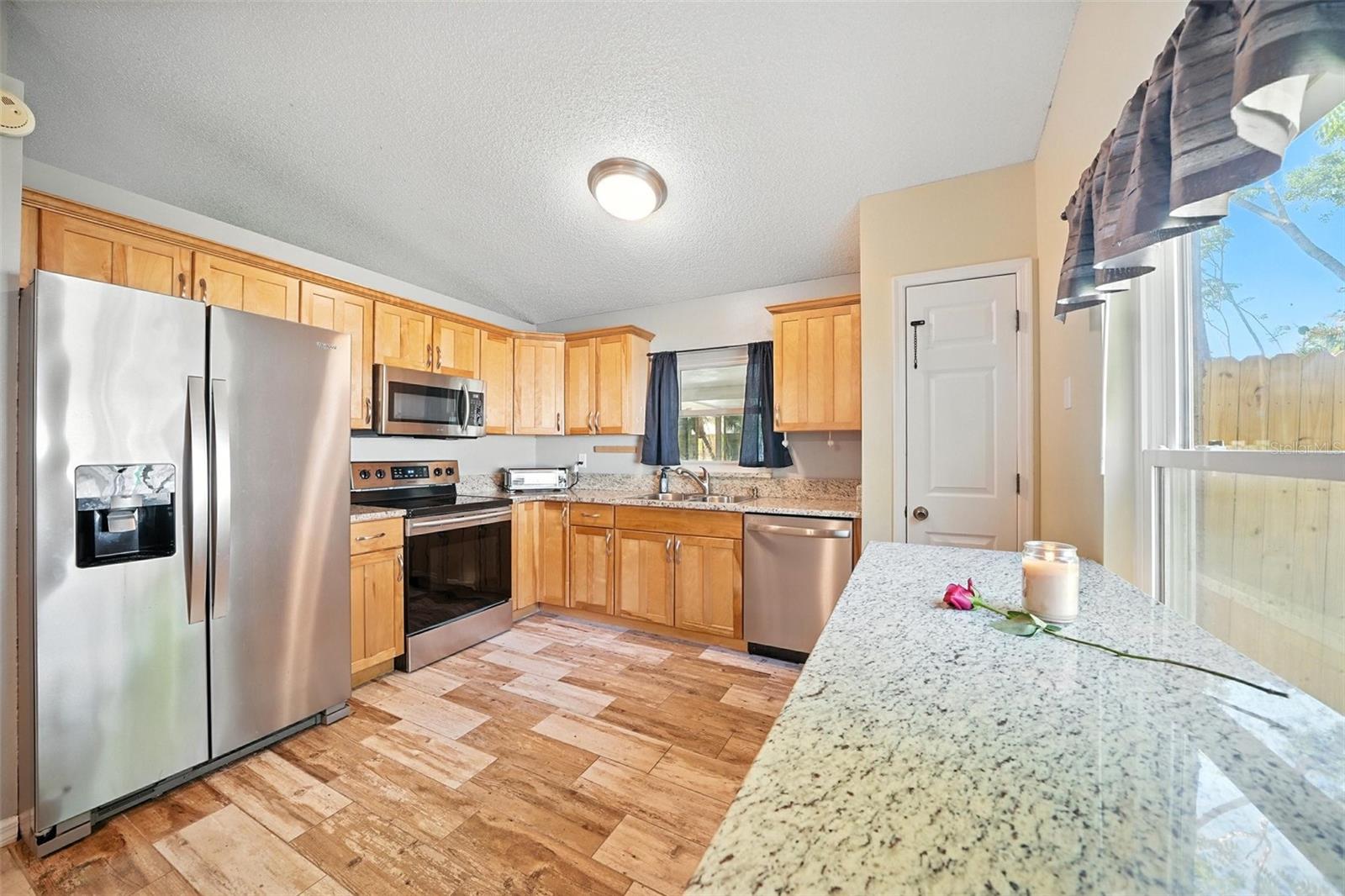 Listing photo id 14 for 22422 Stillwood Drive