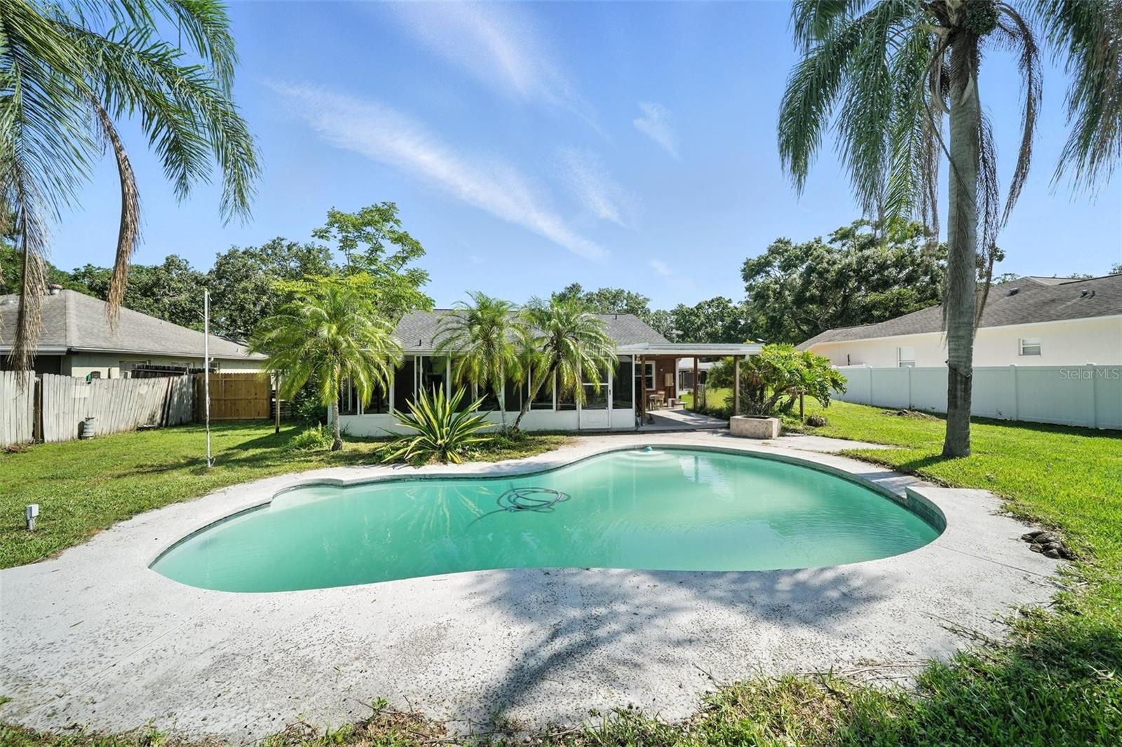 Listing photo id 0 for 22422 Stillwood Drive