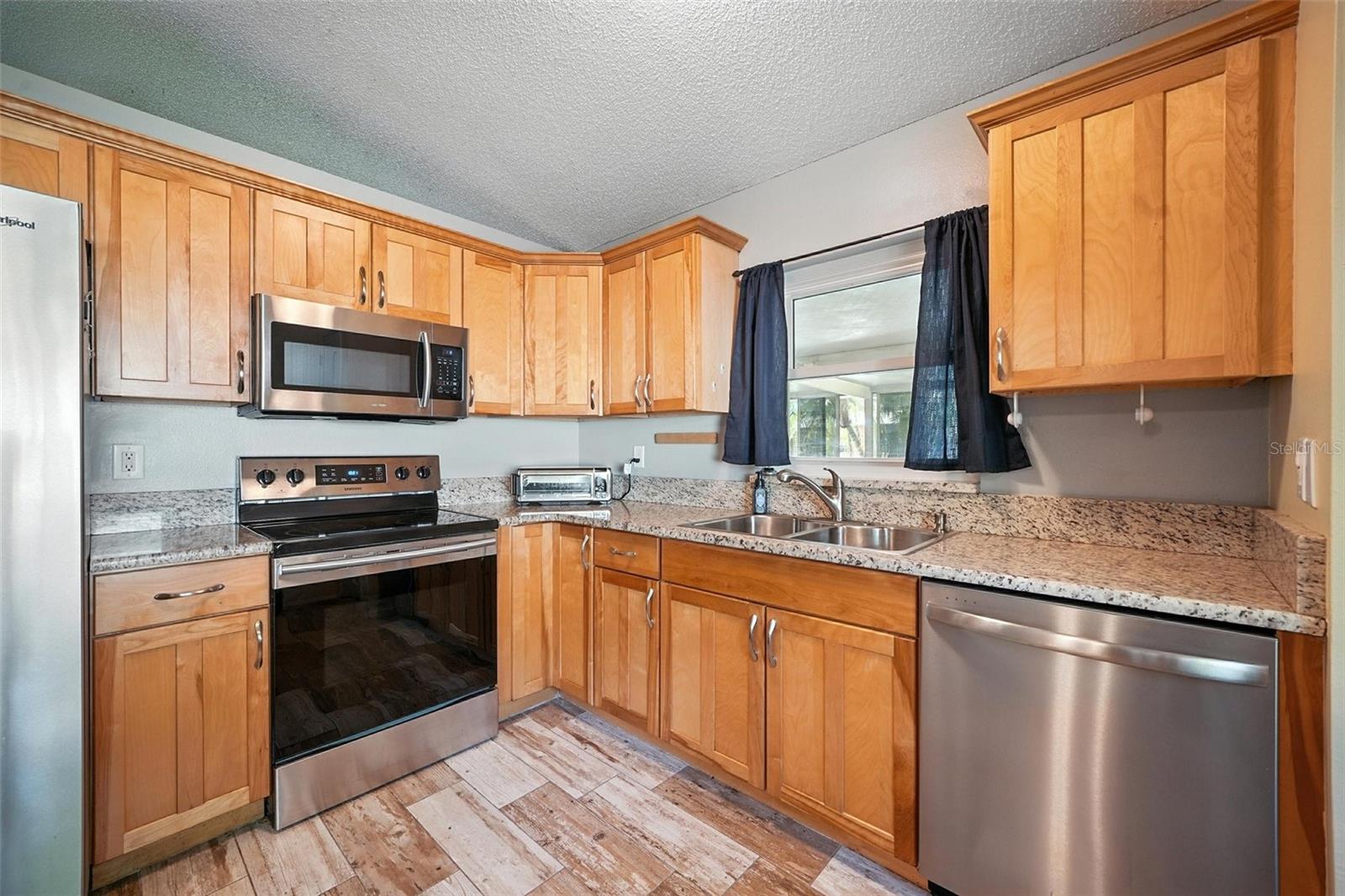 Listing photo id 18 for 22422 Stillwood Drive
