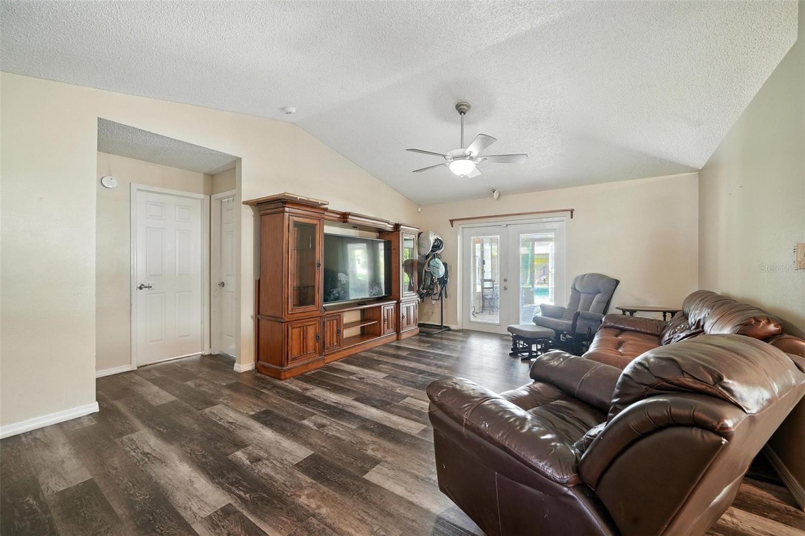 Listing photo id 19 for 22422 Stillwood Drive