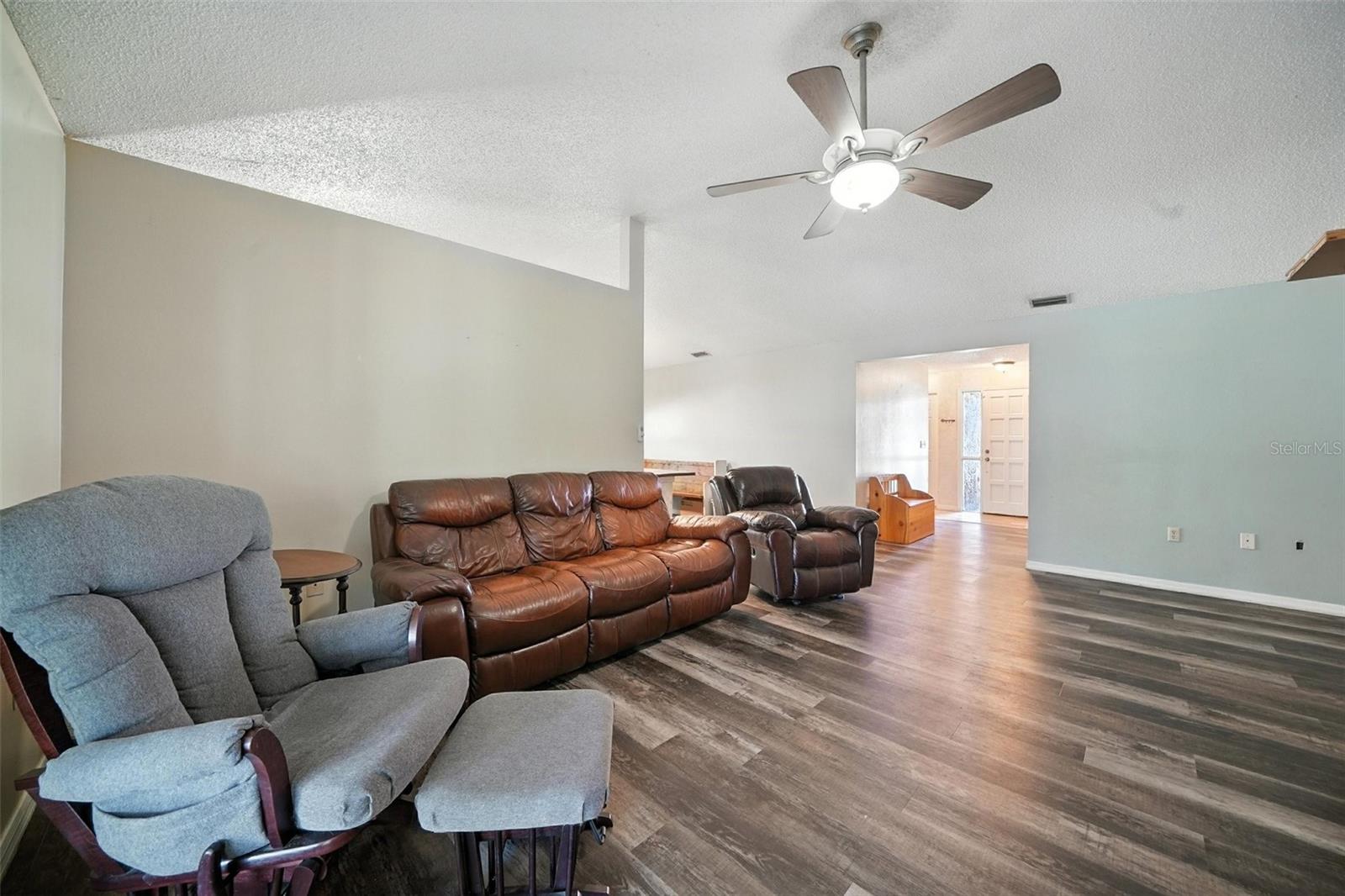 Listing photo id 20 for 22422 Stillwood Drive