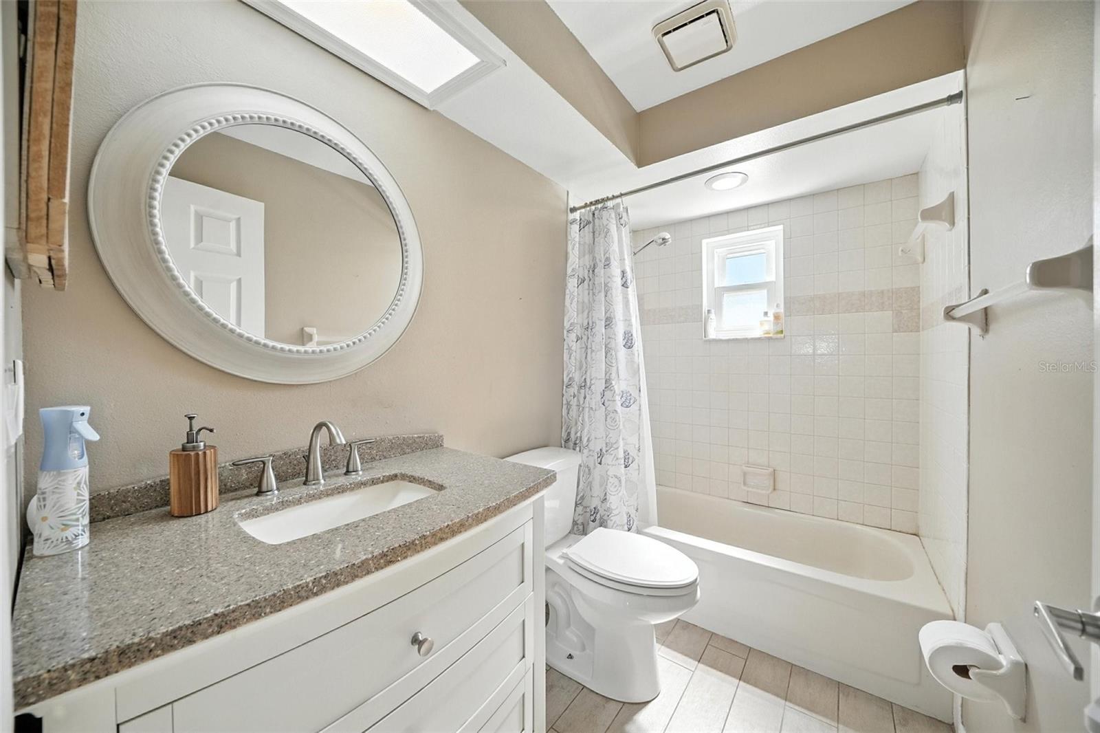 Listing photo id 22 for 22422 Stillwood Drive