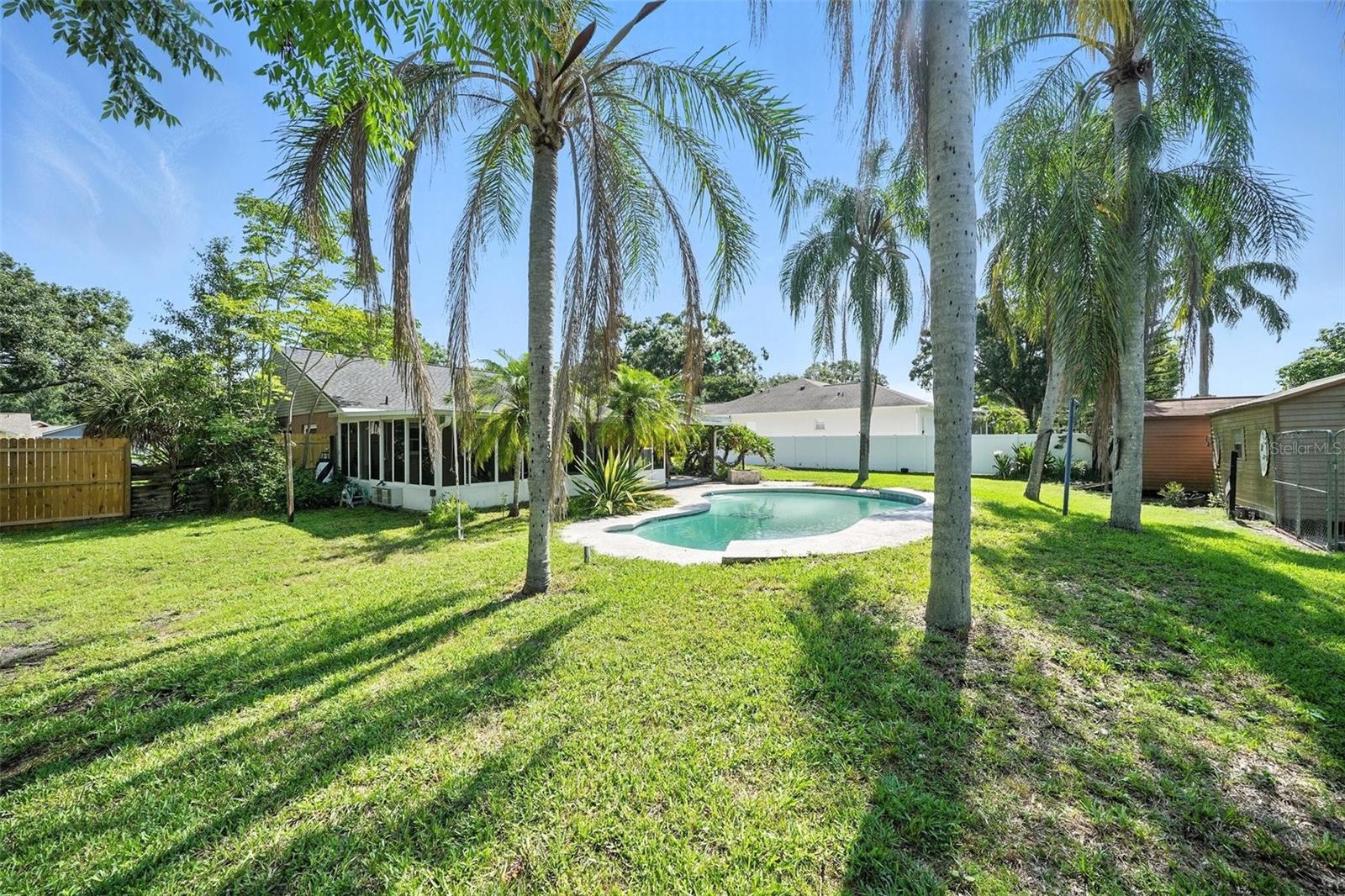 Listing photo id 29 for 22422 Stillwood Drive