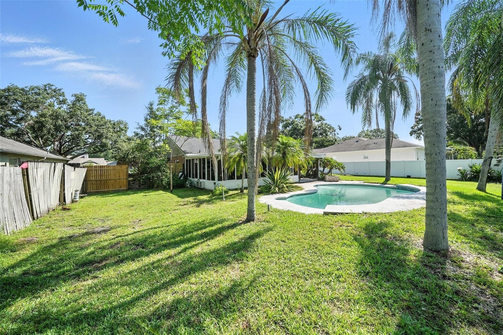Listing photo id 30 for 22422 Stillwood Drive