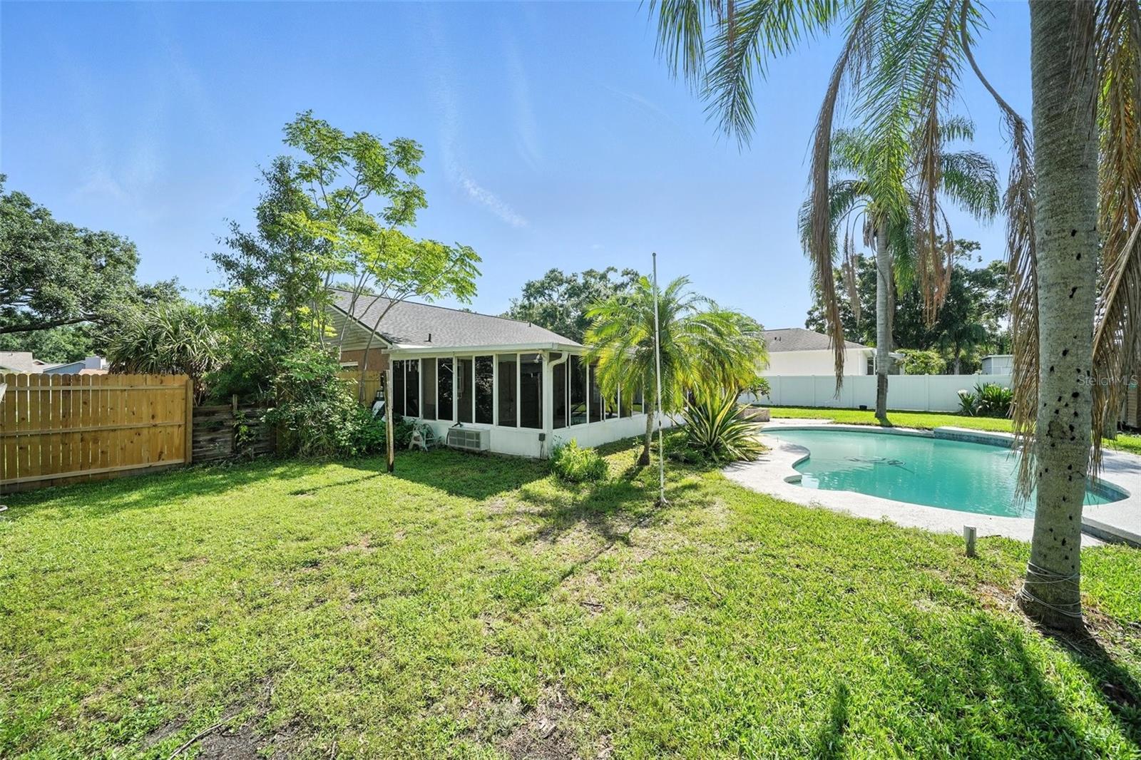 Listing photo id 31 for 22422 Stillwood Drive
