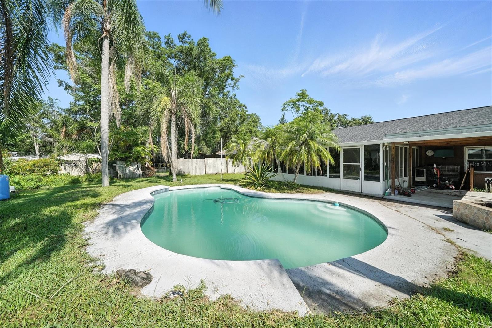 Listing photo id 32 for 22422 Stillwood Drive