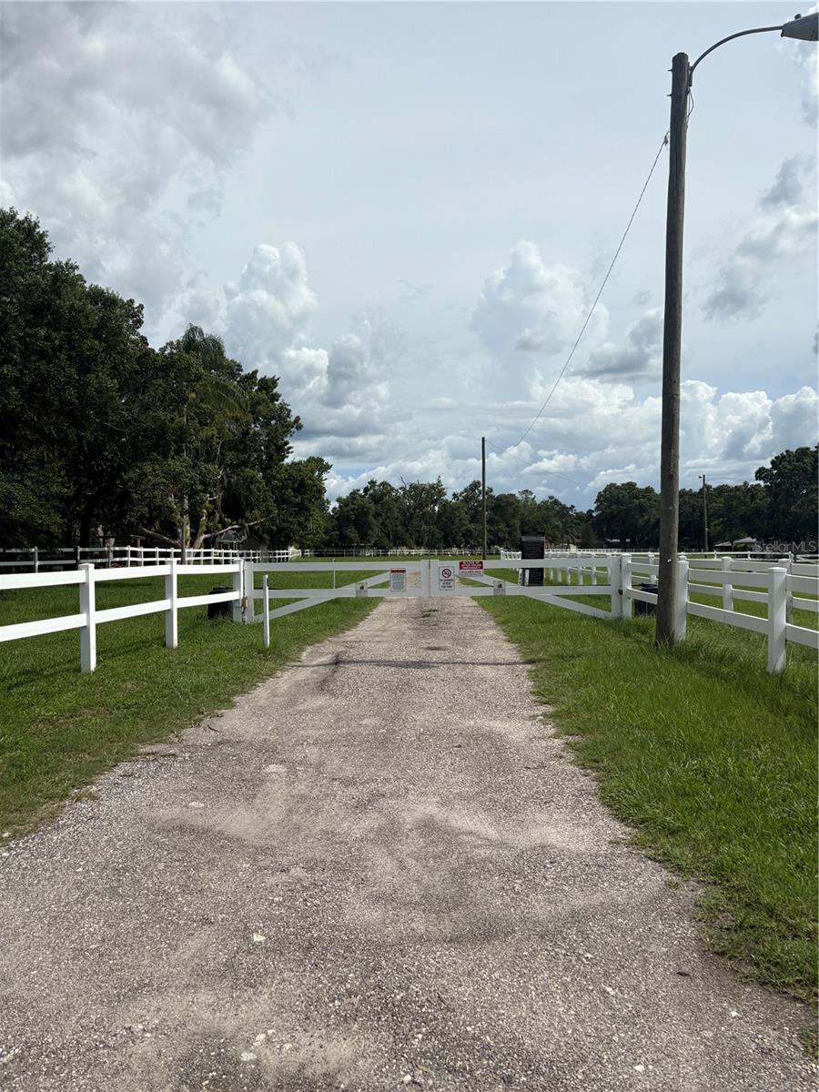 Listing photo id 38 for 22422 Stillwood Drive
