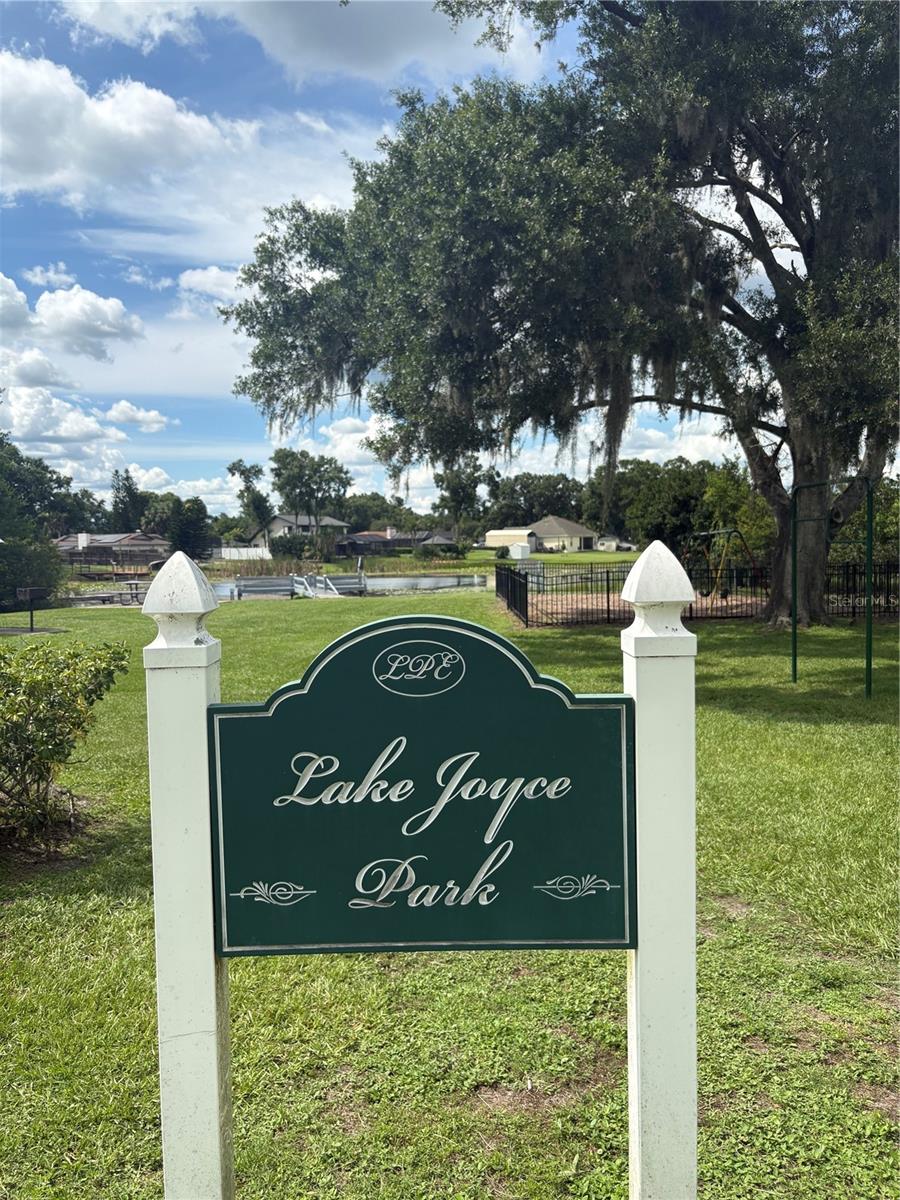 Listing photo id 44 for 22422 Stillwood Drive