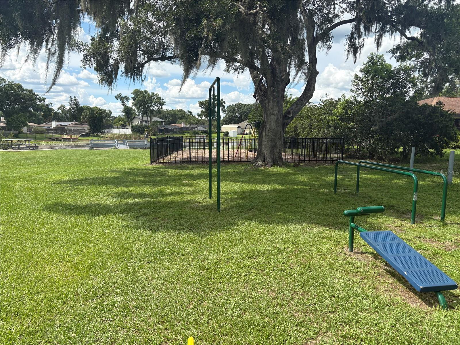 Listing photo id 46 for 22422 Stillwood Drive