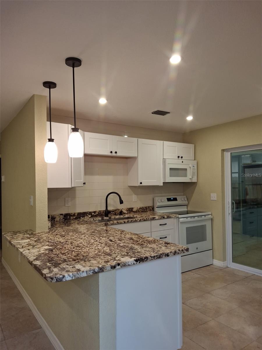Image 3 of 11 For 4259 40 Avenue N
