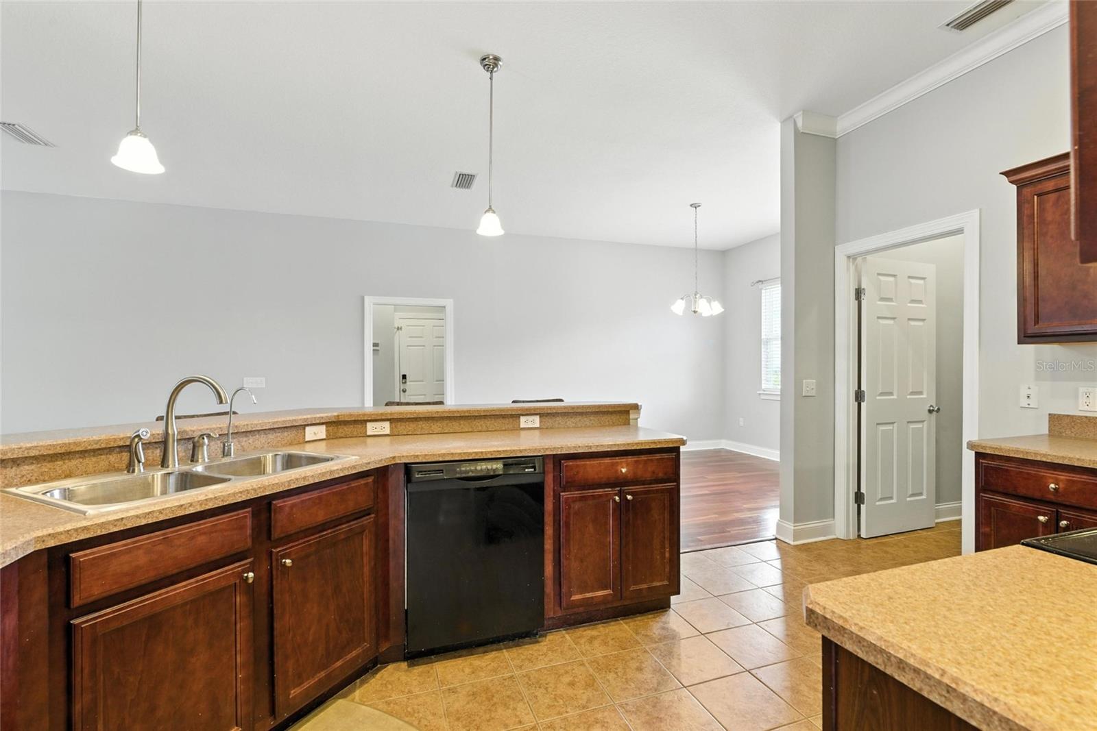 Image 12 of 32 For 16609 166th Drive