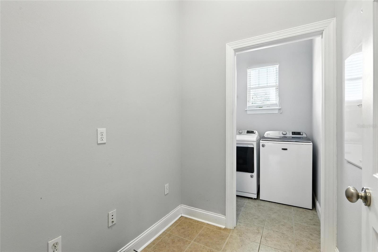 Image 25 of 32 For 16609 166th Drive