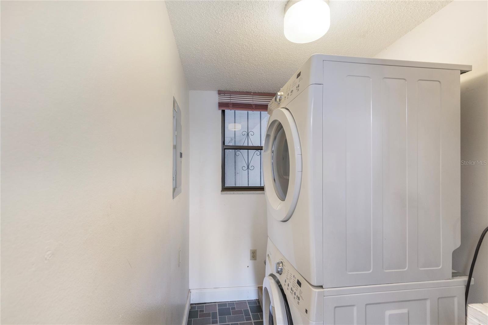 Image 16 of 59 For 2980 Haines Bayshore Road 105