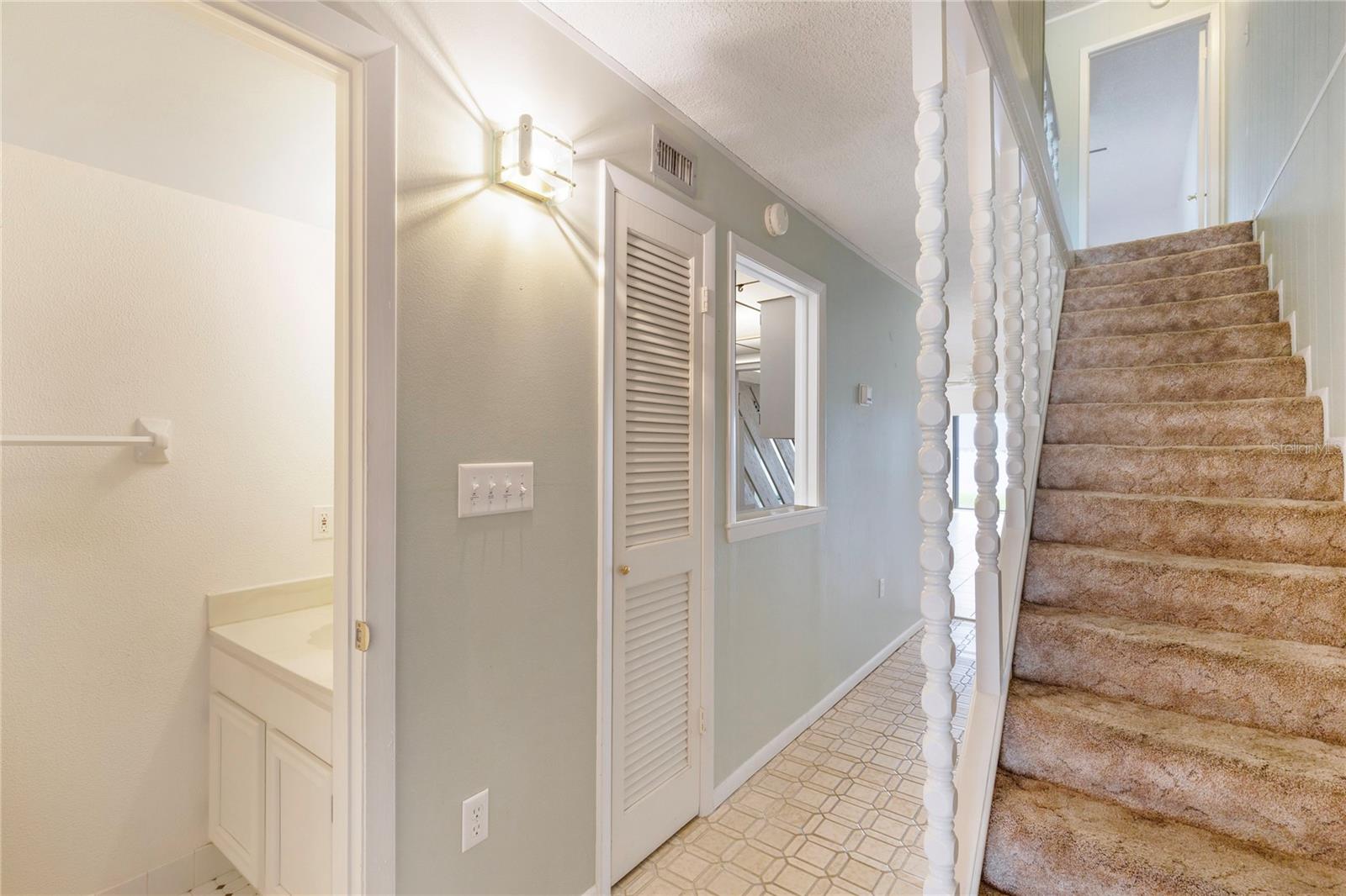 Image 18 of 59 For 2980 Haines Bayshore Road 105