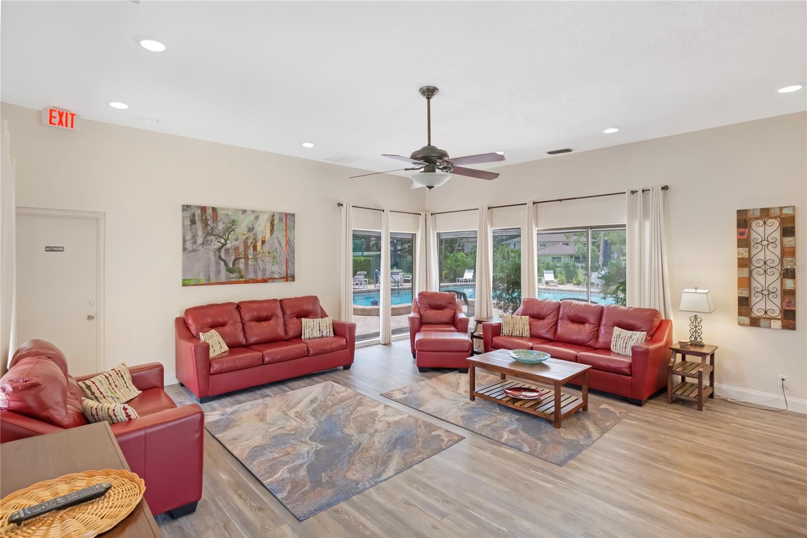Image 39 of 59 For 2980 Haines Bayshore Road 105