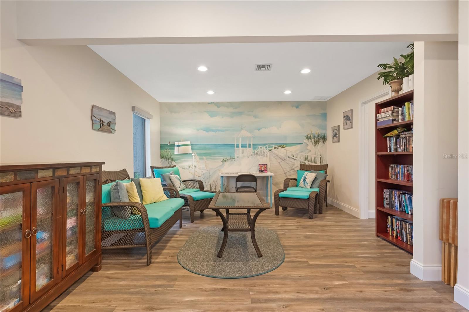 Image 41 of 59 For 2980 Haines Bayshore Road 105
